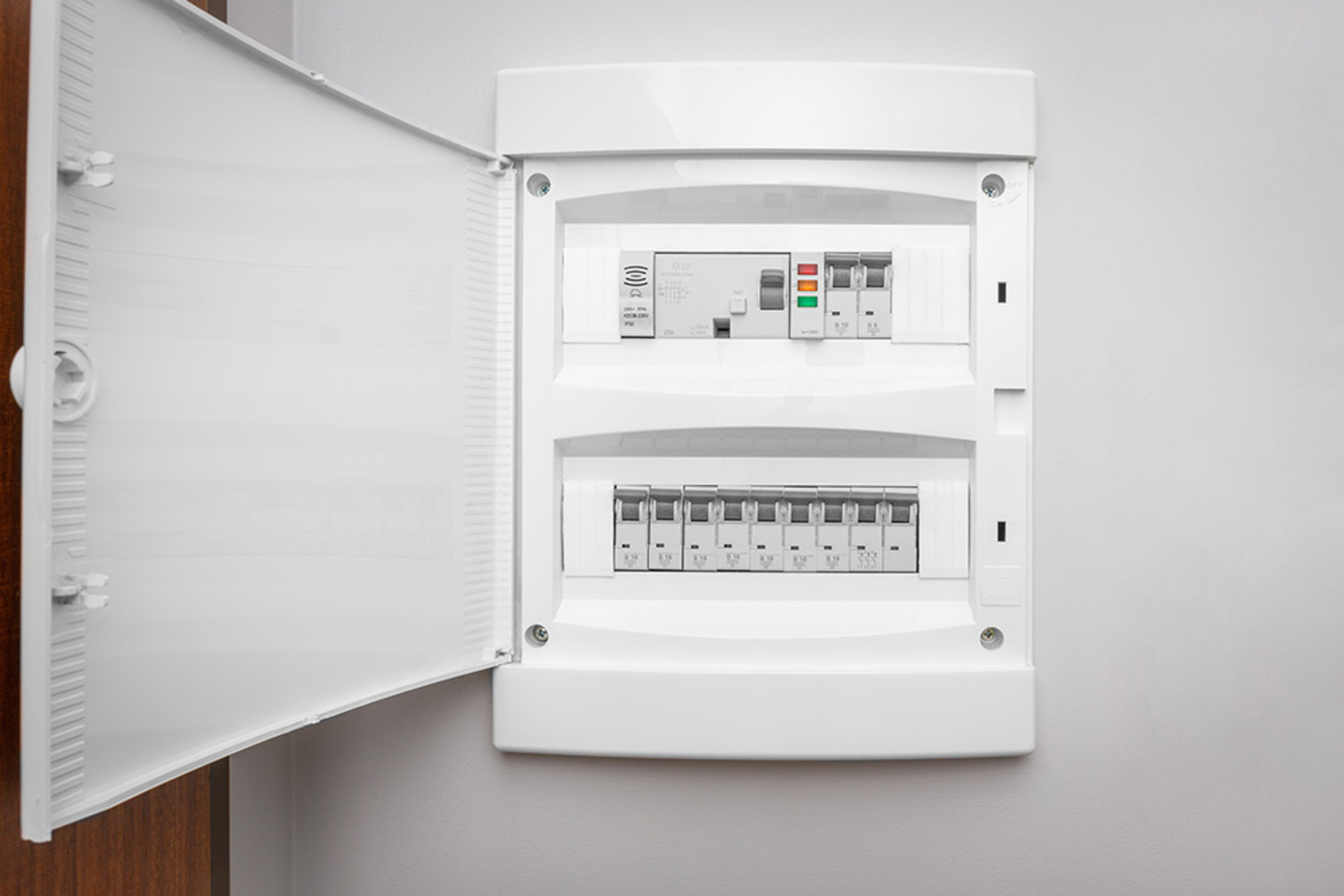 Über­spannungs­schutz bei Bayer Elektrotechnik in Freiensteinau