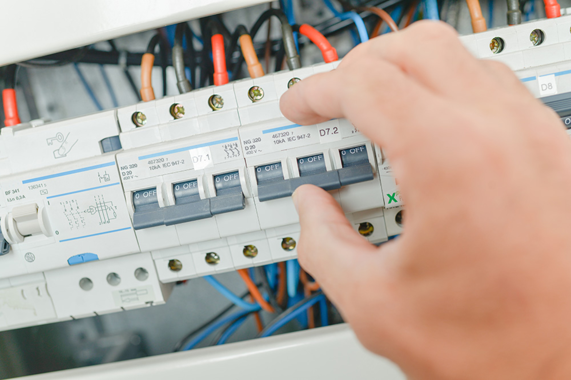 Schalt­schrank­bau bei Bayer Elektrotechnik in Freiensteinau