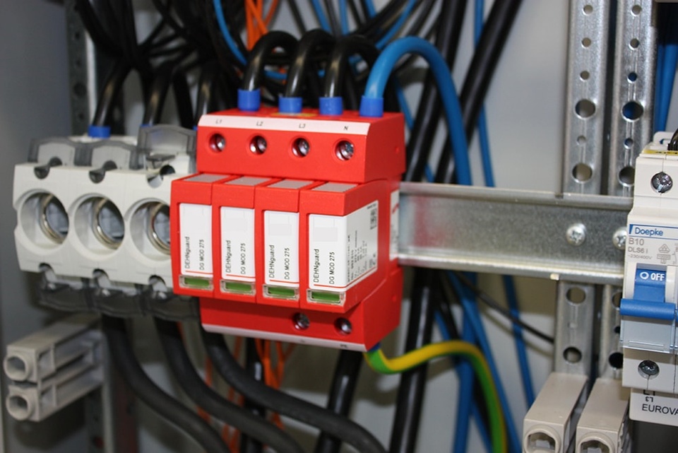 U berspannungsschutz bei Bayer Elektrotechnik in Freiensteinau